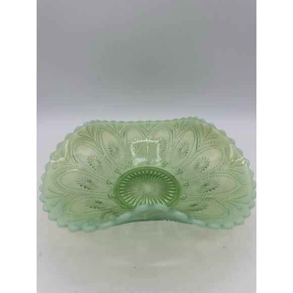 Northwood Spokes and Wheels Green Opalescent Novelty Bowl - Picture 1 of 8